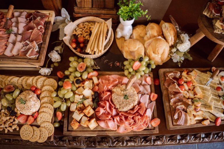 Ce preparate se potrivesc pentru catering la o petrecere privata organizata acasa?